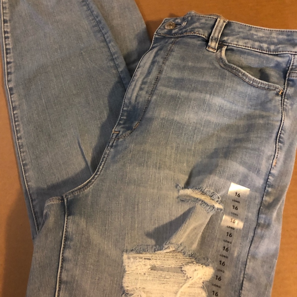 BRAND NEW JEANS